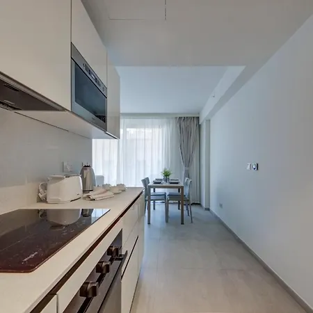 Mercury 217 - 2x Pool Cards Access & Shopping Mall *