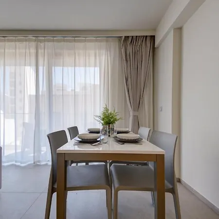 Mercury 217 - 2x Pool Cards Access & Shopping Mall *