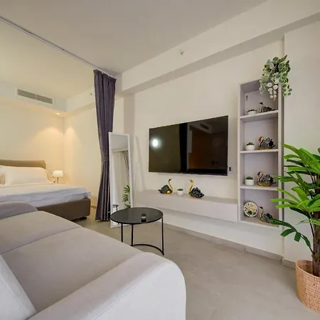 Mercury 217 - 2x Pool Cards Access & Shopping Mall *