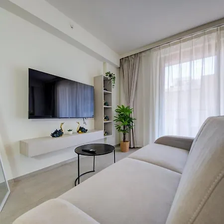 Mercury 217 - 2x Pool Cards Access & Shopping Mall Apartment