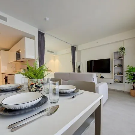 Mercury 217 - 2x Pool Cards Access & Shopping Mall Saint Julian's