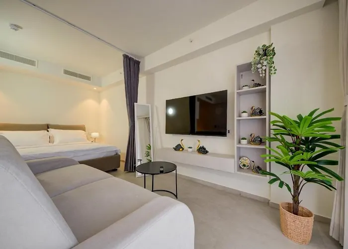 Mercury 217 - 2x Pool Cards Access & Shopping Mall *