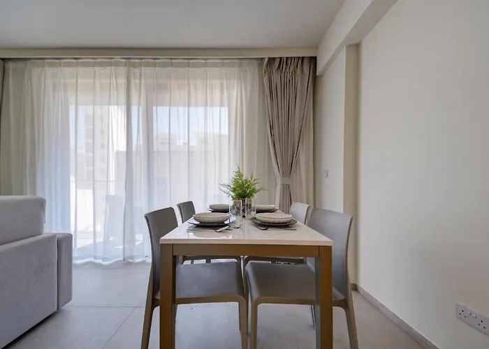 Mercury 217 - 2x Pool Cards Access & Shopping Mall *