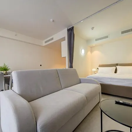 Mercury 217 - 2x Pool Cards Access & Shopping Mall St. Julian's